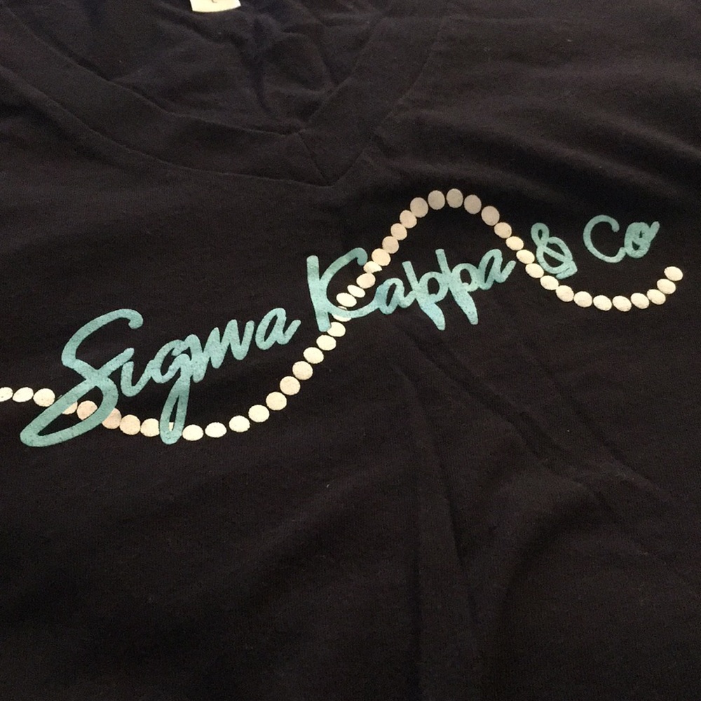 ⭐️3/$15⭐️ Sigma Kappa v-neck top - Picture 2 of 2